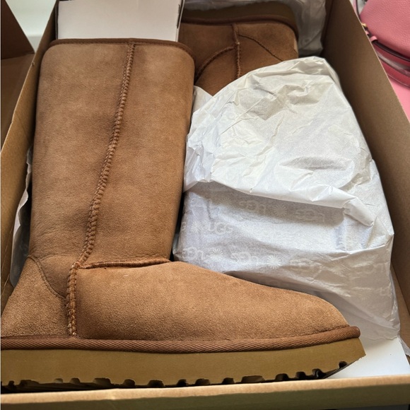 Classic Tall Uggs - Picture 7 of 11